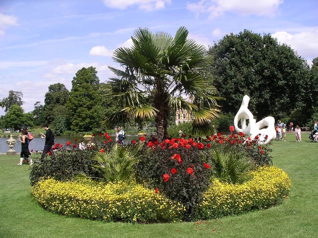 Kew Gardens, London A walk with my sister Kew Gardens, London, 2007.